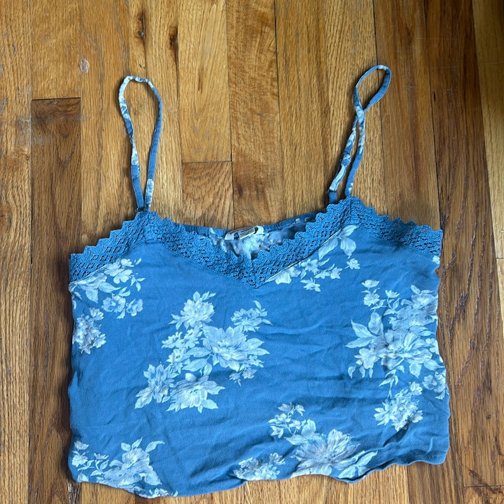 NWOT american eagle floral lace top